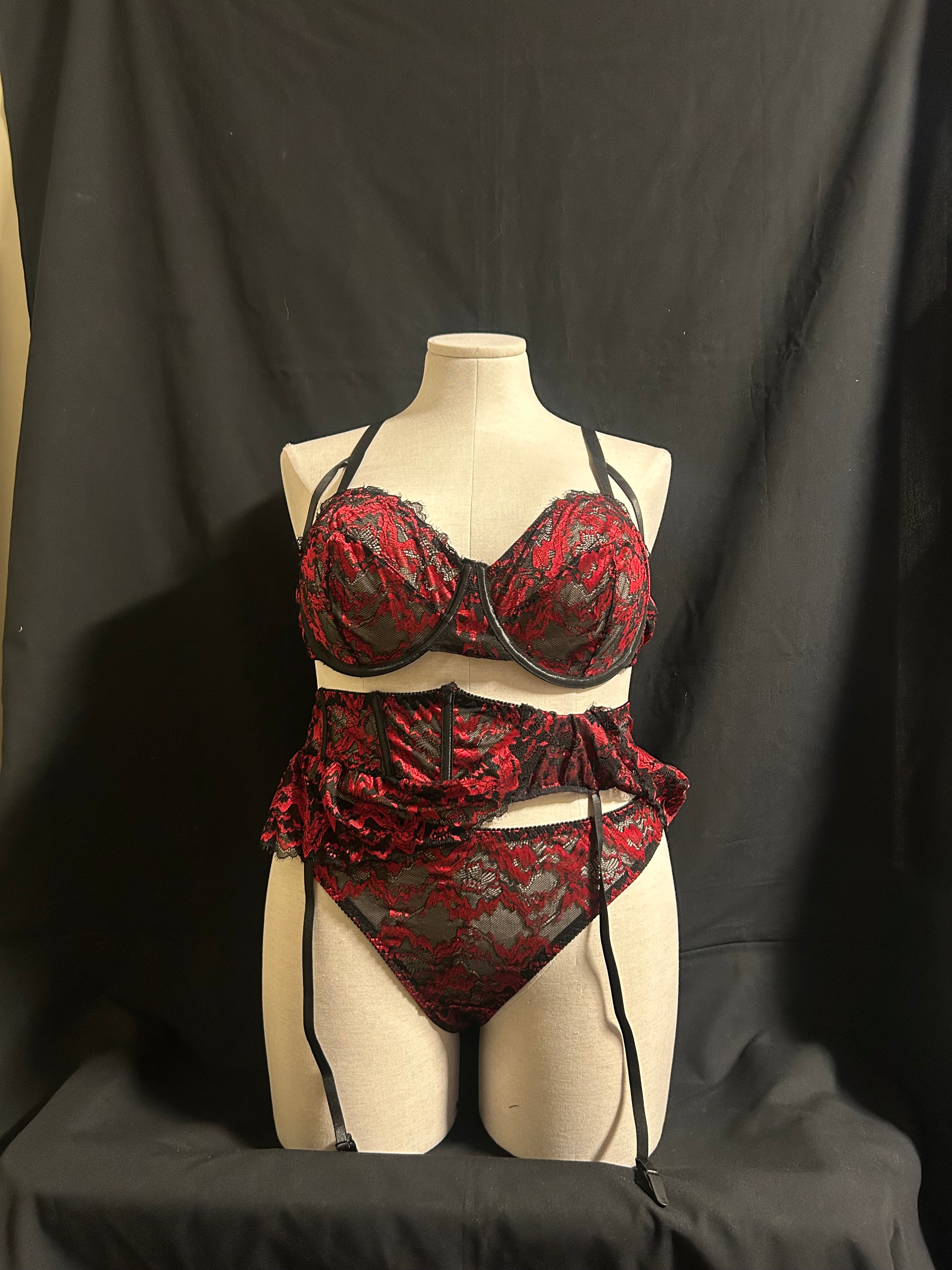 Dynasty Garter Set